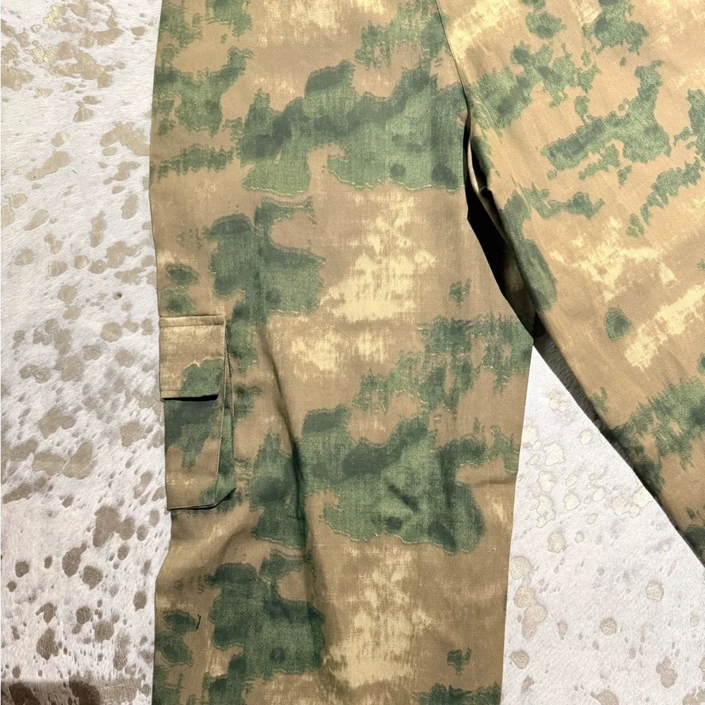 NWT PRETTY LITTLE THING SHAPE CAMO WIDE LEG PANT, SIZE 4 - Picture 11 of 11
